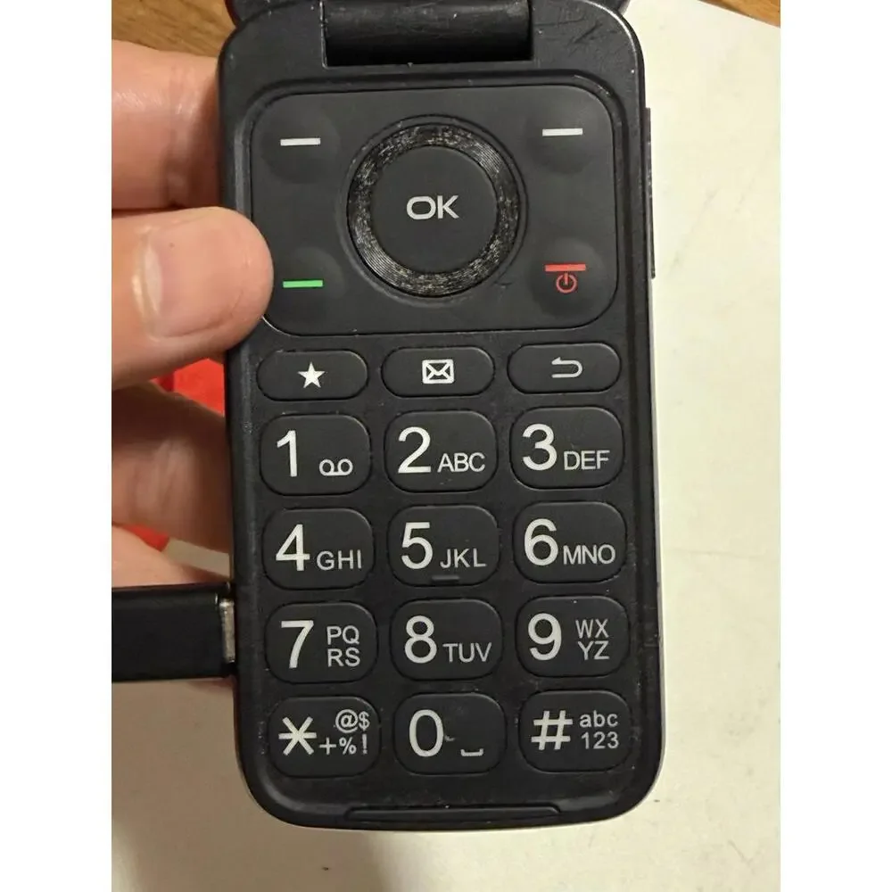 TCL Flip Pro 4GB (Black) Verizon 4G LTE Prepaid Flip Phone Excellent Condition